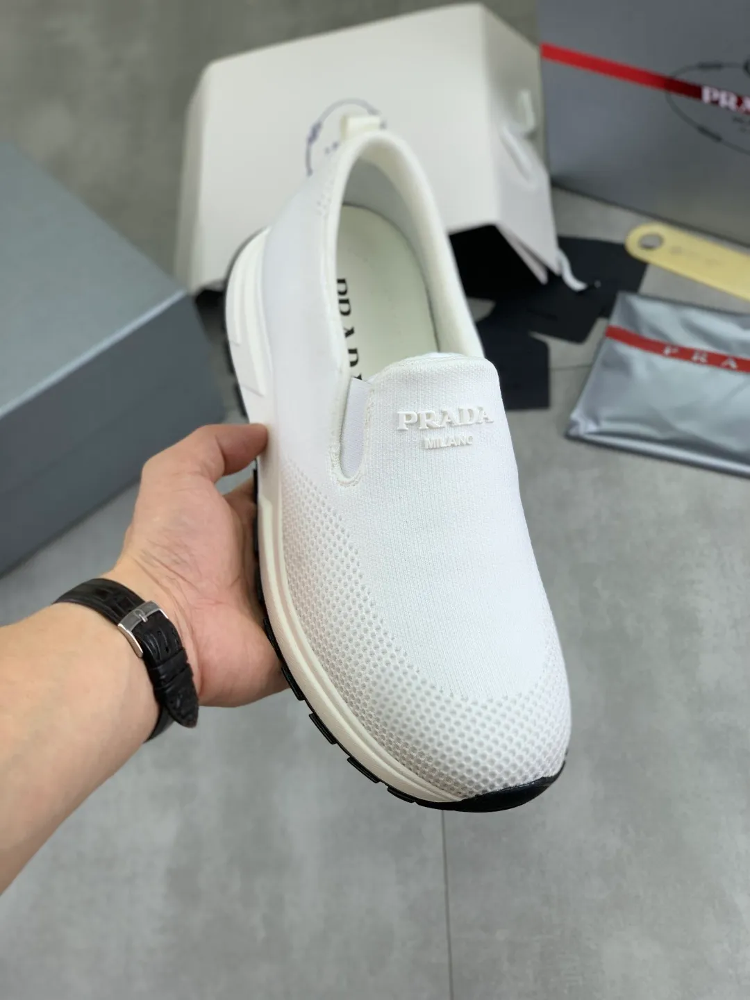 Men's shoes 💰P560💰[New model] Flying weave series (summer must-have) is now available on the official website, 🆘 Trendy brand (Prada) mainly promotes popular models, avant-garde and versatile fashionable men's shoes, private version molding, cowhide surface splicing 1:1.. Simple fashion, original imported cowhide lining and cowhide feet; the atmosphere and personality are more fashionable, eye-catching and pursuing class. It will subvert the old idea and be a must-have for fashion trendsetters with you! Must keep it for yourself! High-end comfort and low-end, high-end quality workmanship. Size: 38-45 6️⃣colors available.